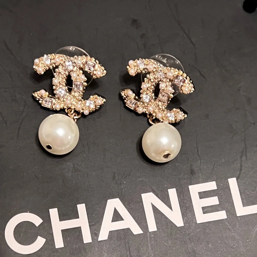 CHANEL CC RHINESTONE EARRINGS